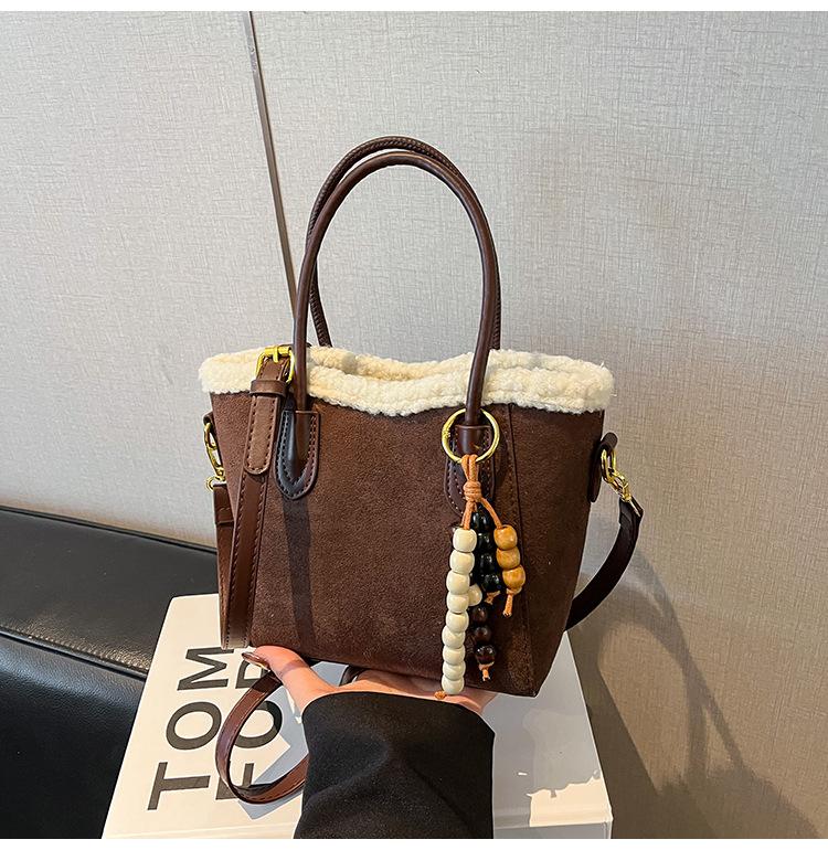 

2025 осень и зима новая высокофактурная сумка-тоут универсальная сумка-ведро женская популярная сумка через плечо ретро матовая сумка-мессенджер