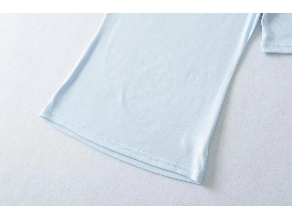 Light Gray Square Neck Slim Fit T-Shirt for Women - Short Sleeve, Waist Cinched, Ideal for Spring/Autumn