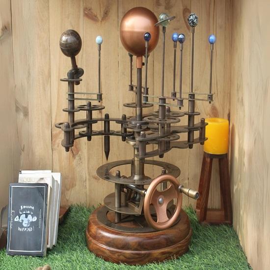 45.72 Cm Solar System Celestial Model Fully Functional Orrery with Saturn