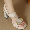 Mode Damenmode Sandalen Metalldekoration Ein-Riemen Schnalle Quadratischer Absatz Schuhe Damenkleid 2025 Französische Quadratische Zehenpartie Sandalias De Mujer