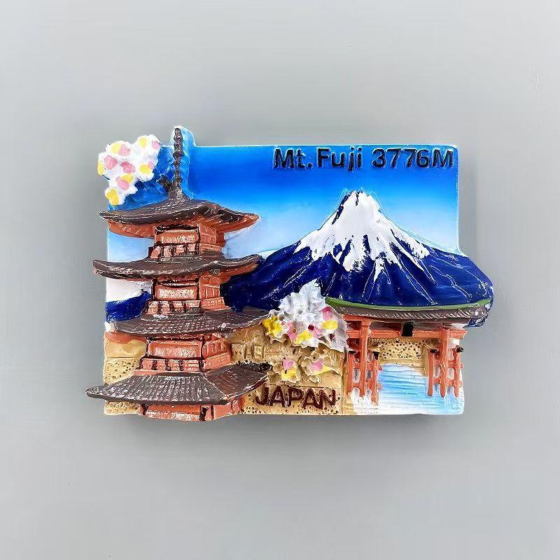 Mezinárodní kolekce pryskyřičných magnetů na lednici: Maďarsko, Dubaj, Thajsko, Polsko, Egypt, Itálie, Austrálie, Německo, Španělsko, Belgie