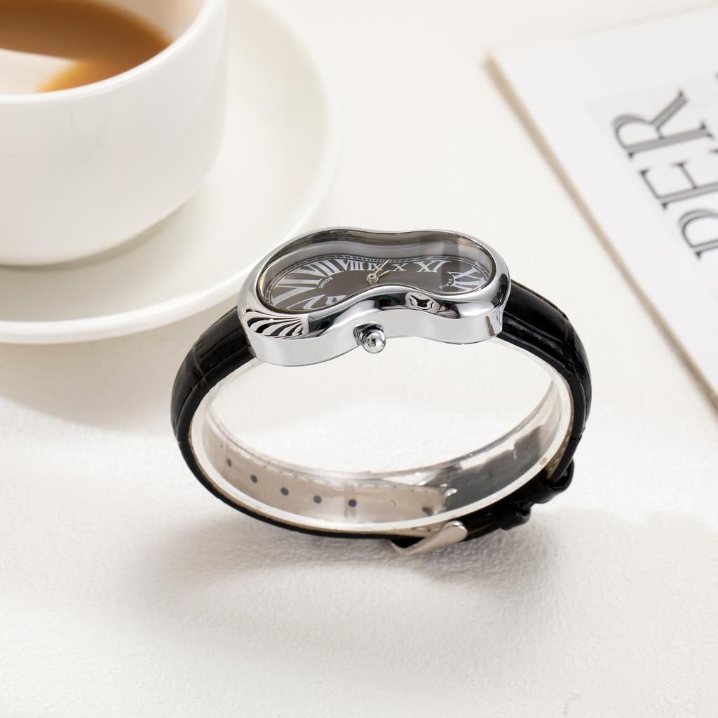 Y2K Alien Uhren für Damen Herren Schmelz-Twist-Uhr Römische Zifferblatt Unregelmäßige Form Wasserdichte Quarz-Armbanduhr