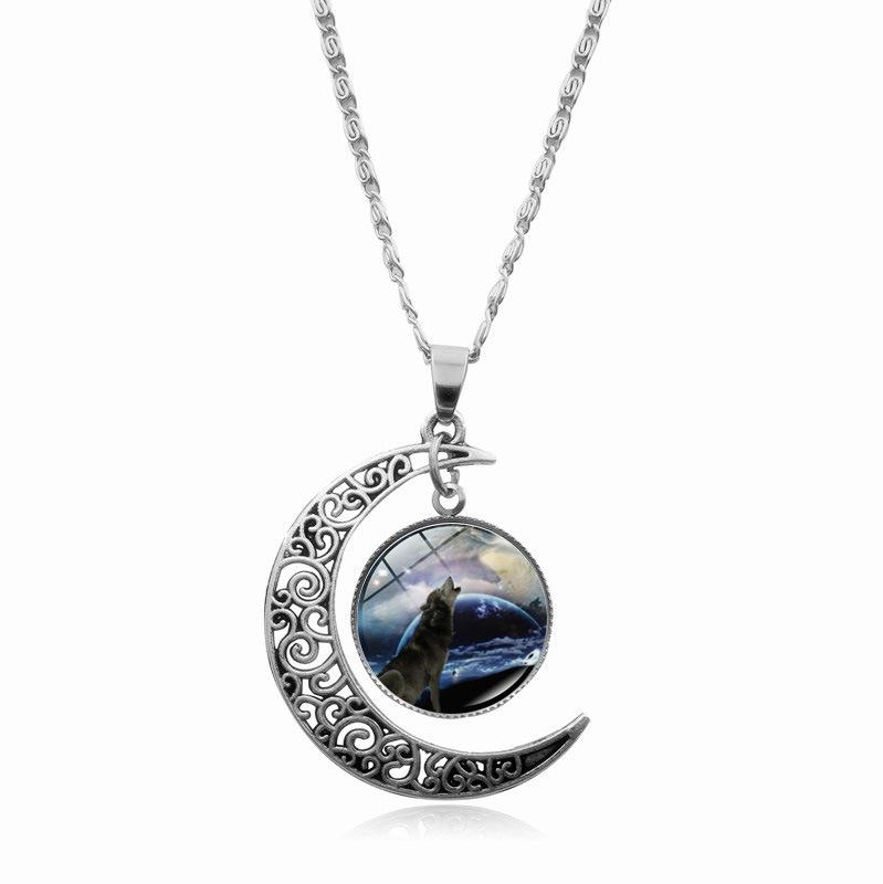 Howling Wolf Moon Time Gemstone Pendant Necklace Women's Versatile Collarbone Chain Accessory