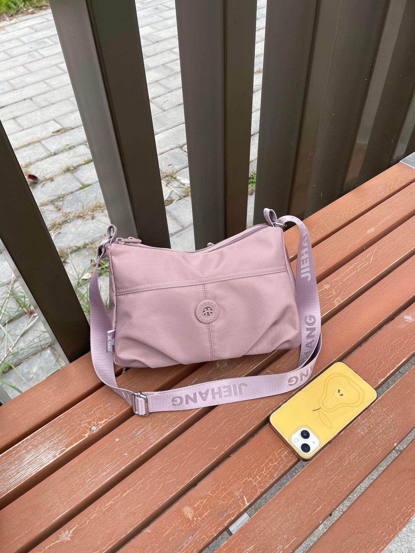 Women’s Large Capacity Crossbody Travel Bag – 2025 Fashion Versatile Single Shoulder Commuter Bag