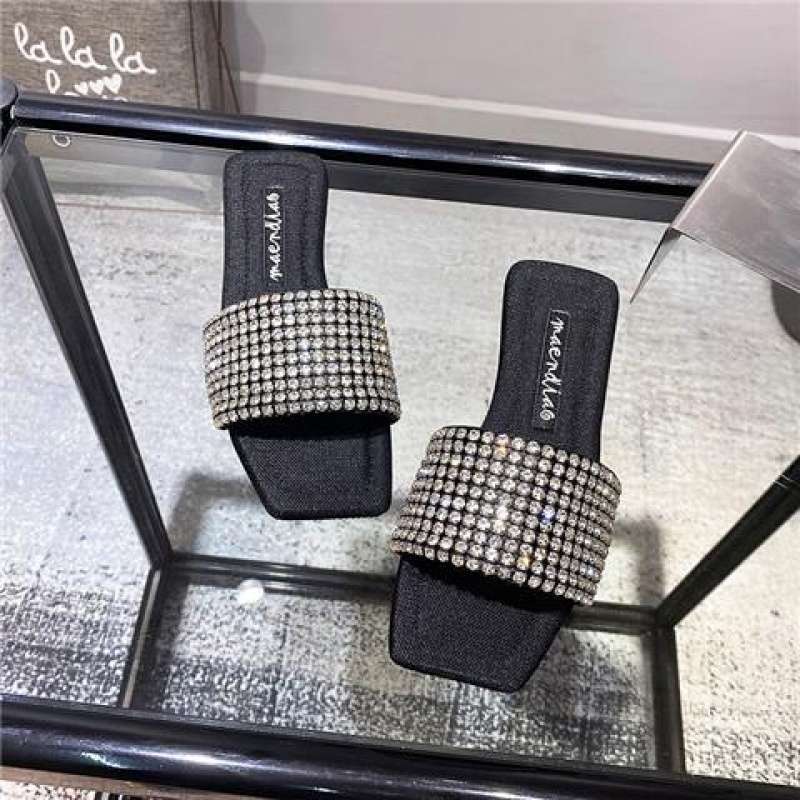 

Стразовые шлепанцы на плоской подошве для женщин, для ношения летом 2025 года, новая модная модель, сандалии с квадратным носком и открытым носком, домашние нишевые в зарубежном стиле 37 белый