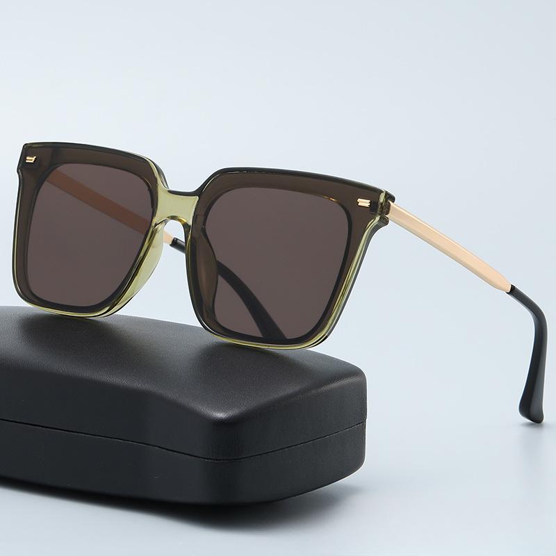 

Солнцезащитные очки с защитой от ультрафиолета в одном стиле для мужчин и женщин