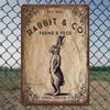 1 szt. Blaszana grafika, Metalowy znak z Zajączkiem Wielkanocnym - "Rabbit & Co". Farms & Feed" | Rustykalna metaloplastyka ścienna na zewnątrz, dekoracja ogrodowa