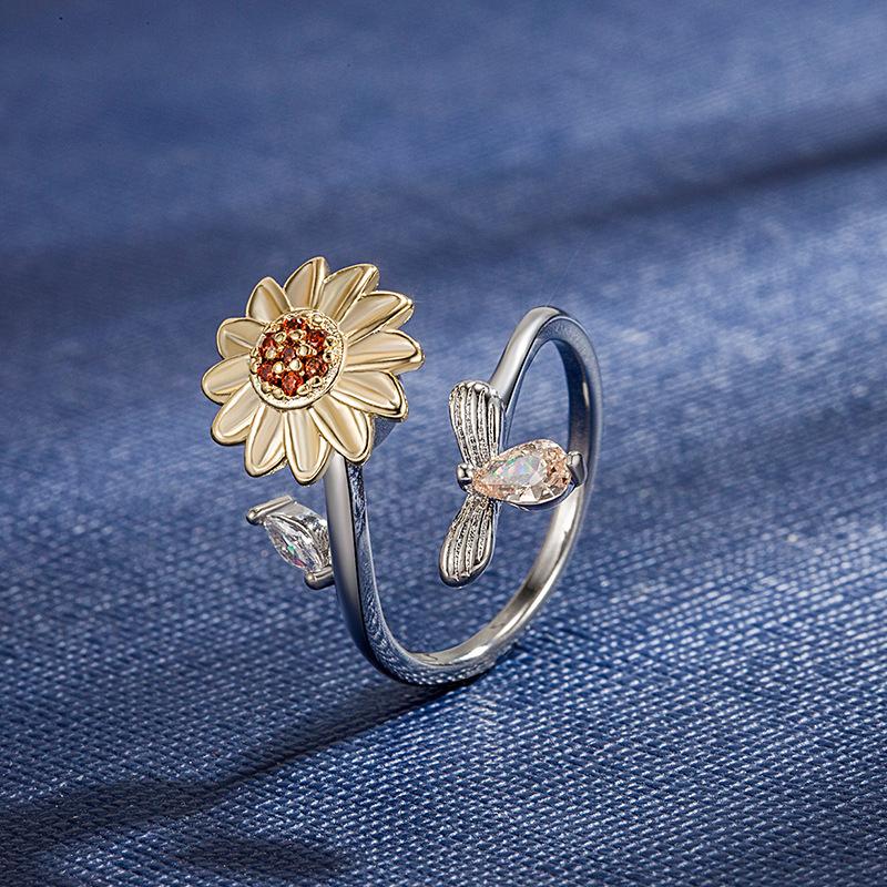 

Japanese and Korean Fashion Couple Women s Ring Rotating Ring New Flower Shape Electroplated Copper Ring Exquisite White gold color