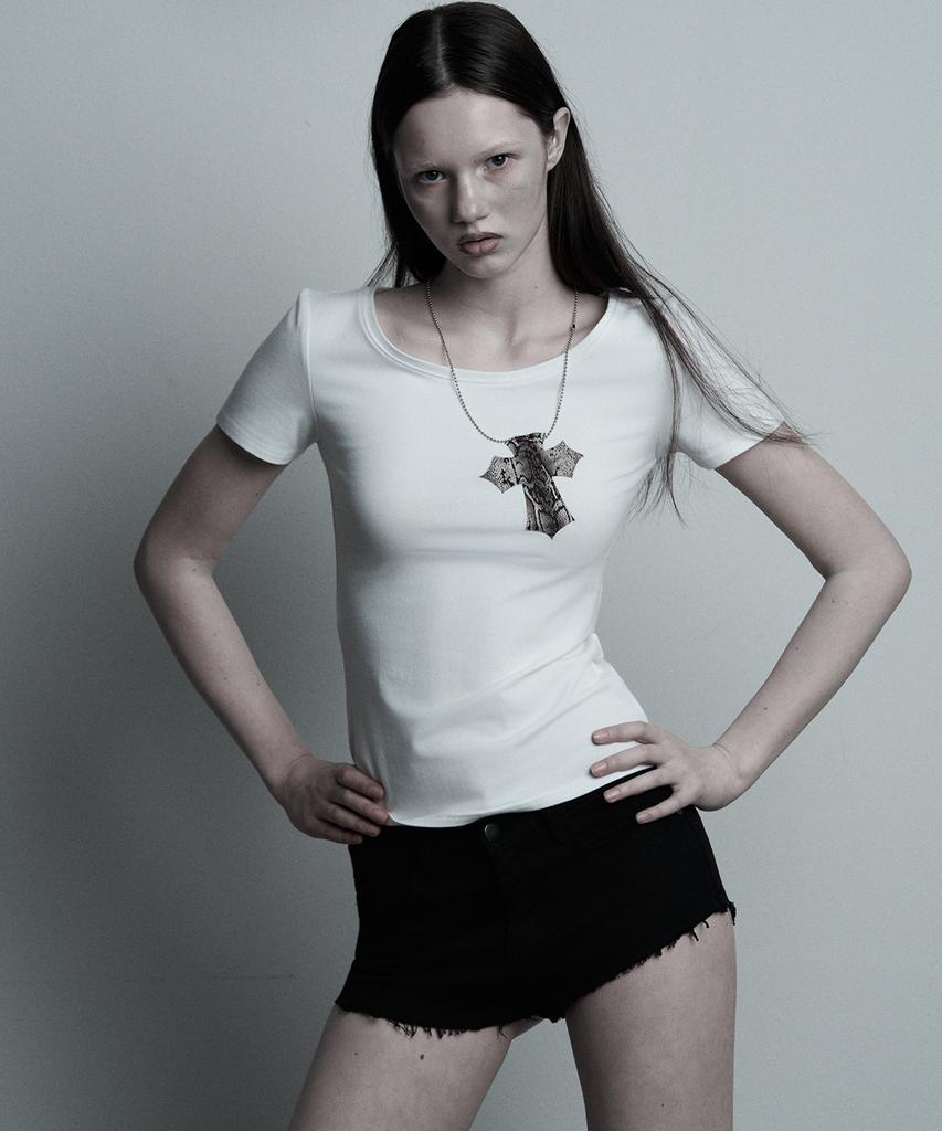 ILLIO White-Python Cross Necklace T-Shirt