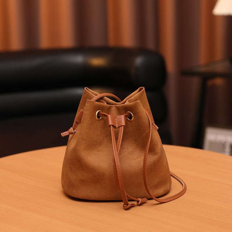 Trendy drawstring bundle bucket bag fashionable versatile leather large capacity shoulder messenger bag mobile phone bag