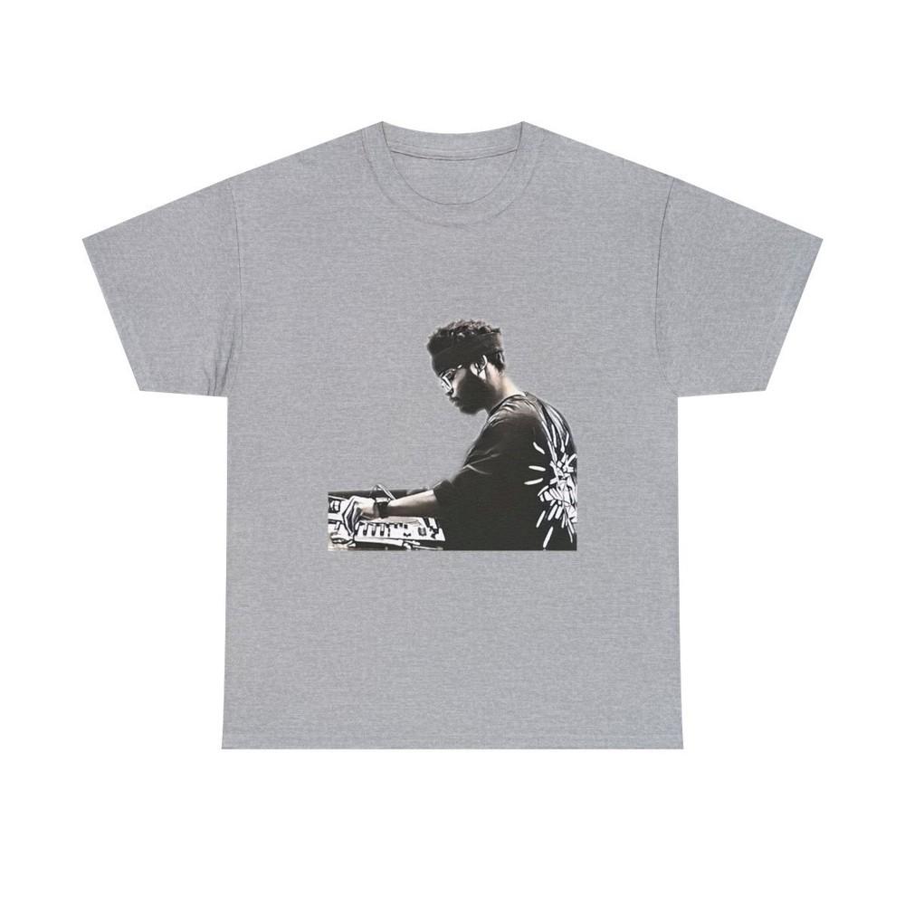 

Knxwledge Graphic Print Short Sleeve Unisex Heavy Cotton Art T-Shirt M