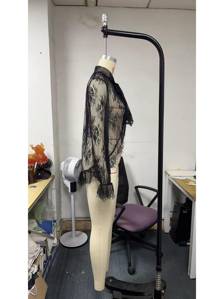 Frühlingshafter Euro-Amerikanischer Stylischer Durchsichtiger Spitzen-Langarmtop