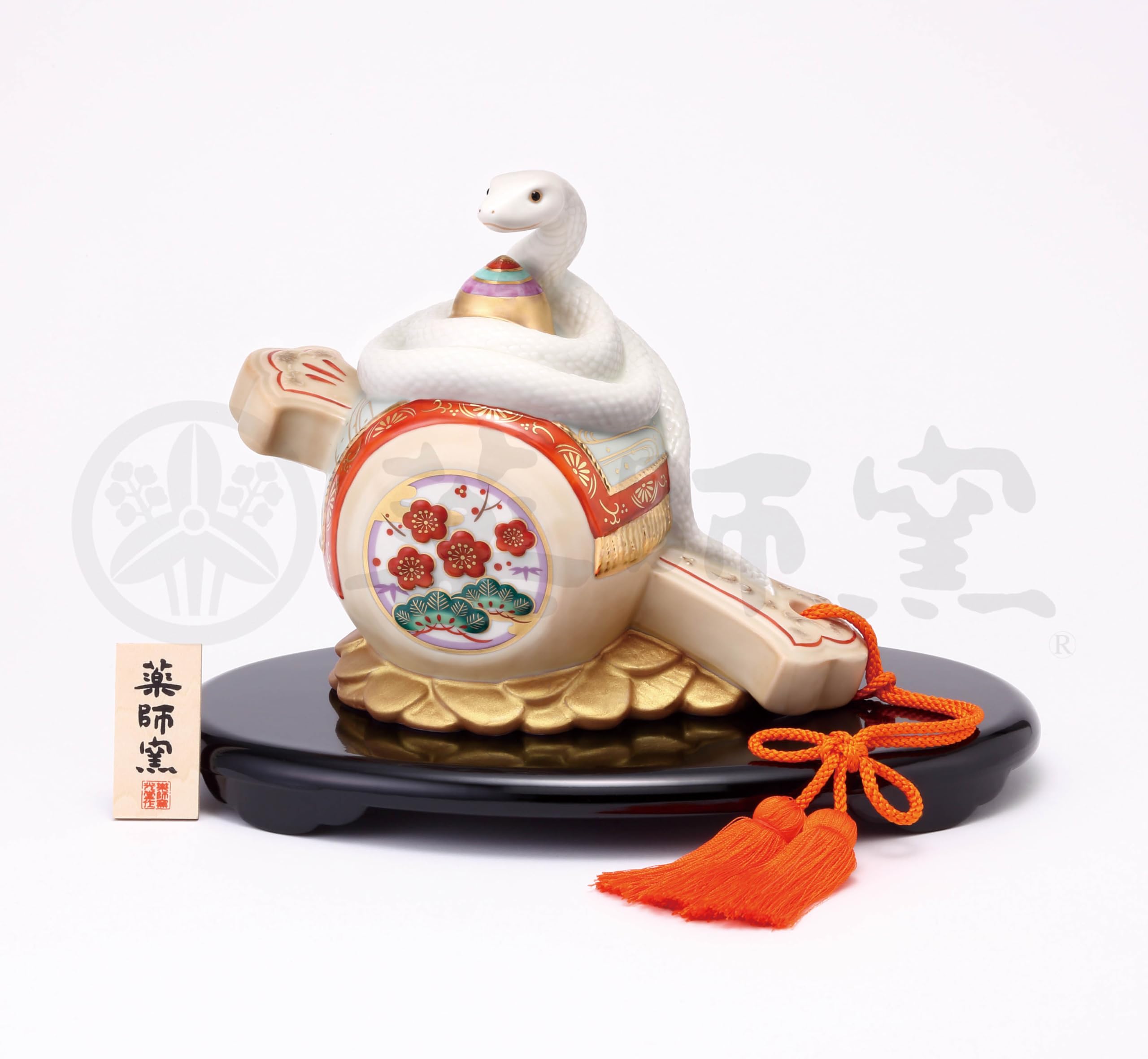 

Muromachi Lucky Snake (Good Fortune Hammer) in Paulownia Wood Box [Height 18.5cm x Width 22.5cm x Depth 14cm] | Zodiac Animal Item
