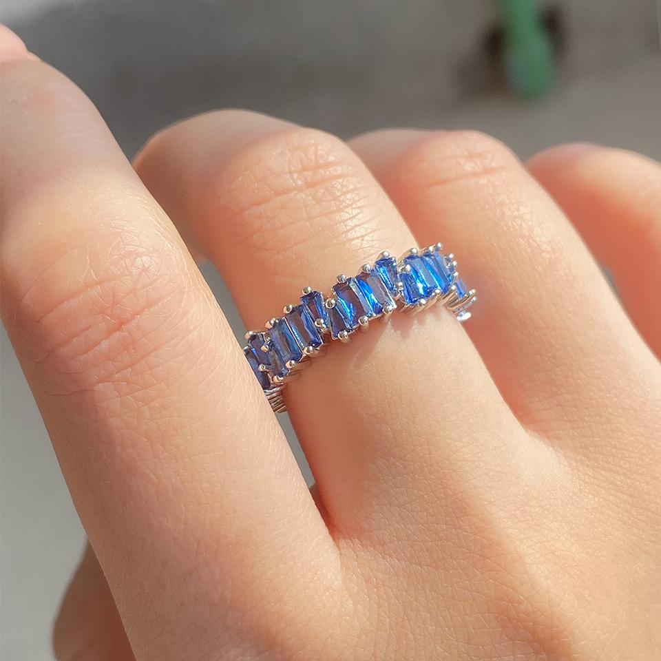 Modischer blauer Baguette Zirkonia Verlobungsring für Damen Silberfarbe Geometrische quadratische Fingerringe Zirkon Geschenk