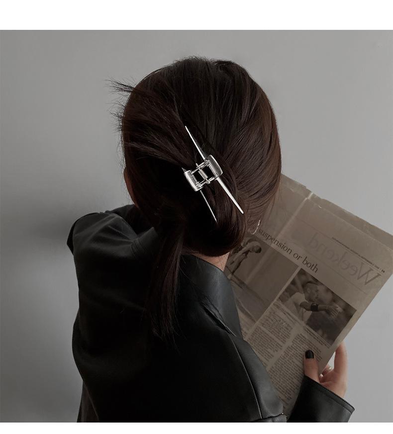 Srebrna Błyszcząca Metalowa Spinka do Włosów dla Kobiet - Wszechstronny Klips Rekin do Stylizacji Włosów z Tyłu Głowy