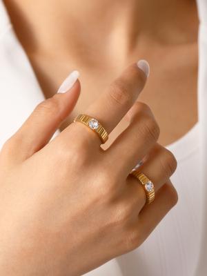 1Pcs Fashionable And Trendy Striped Stainless Steel 18K Gold Plated With Diamonds Women'S Ring Suitable For Women'S Daily Wear