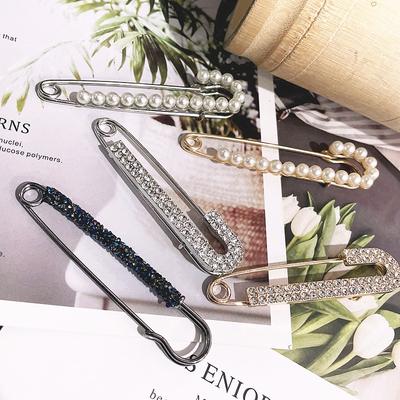 Cute Alloy Rhinestone Pins For Pants Waist Adjustment Women Cardigan Scarf Shawl Safety Brooches Korean Simple Luxury Jewelry
