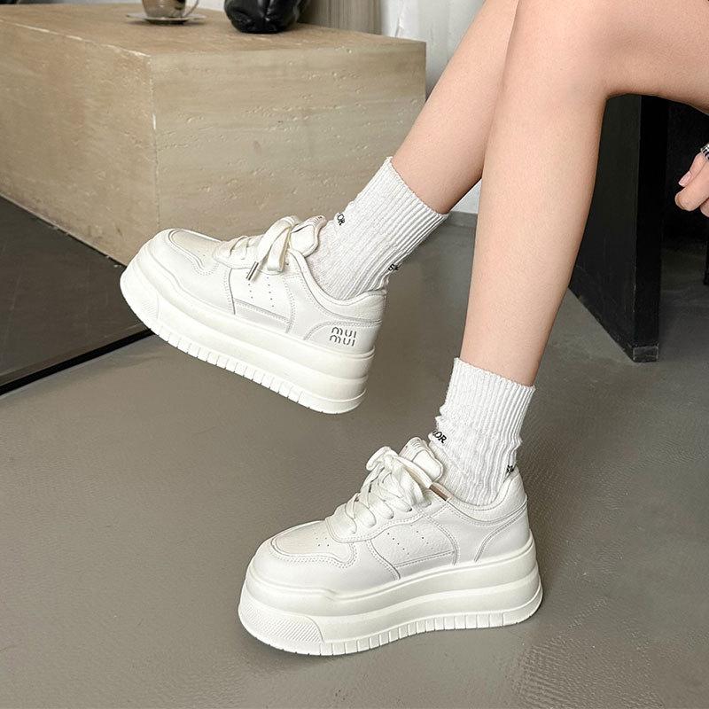 Leichte Brotschuhe bequem vielseitig lässige Board-Schuhe Damen Frühling neu dicksohlige Schnürer Sport