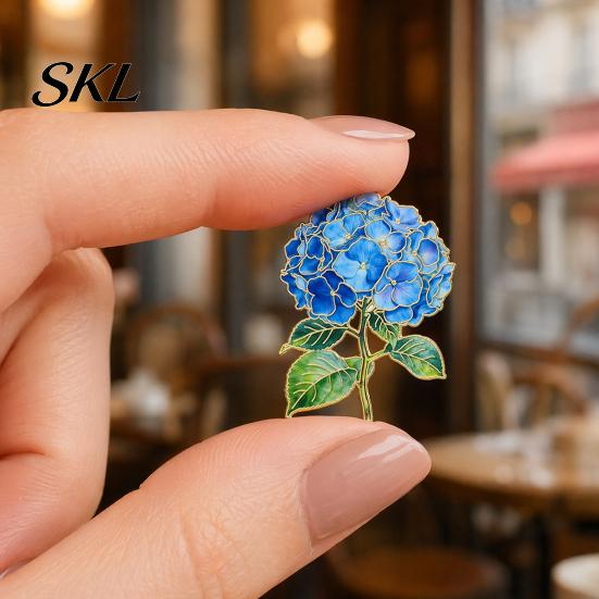 Decorative Clothing Pin Brooch Pin, Enamel Flower Design with Smooth Edges, Artistic Lightweight Zinc Alloy Badge for Jackets Scarves Bags Gift Lapel