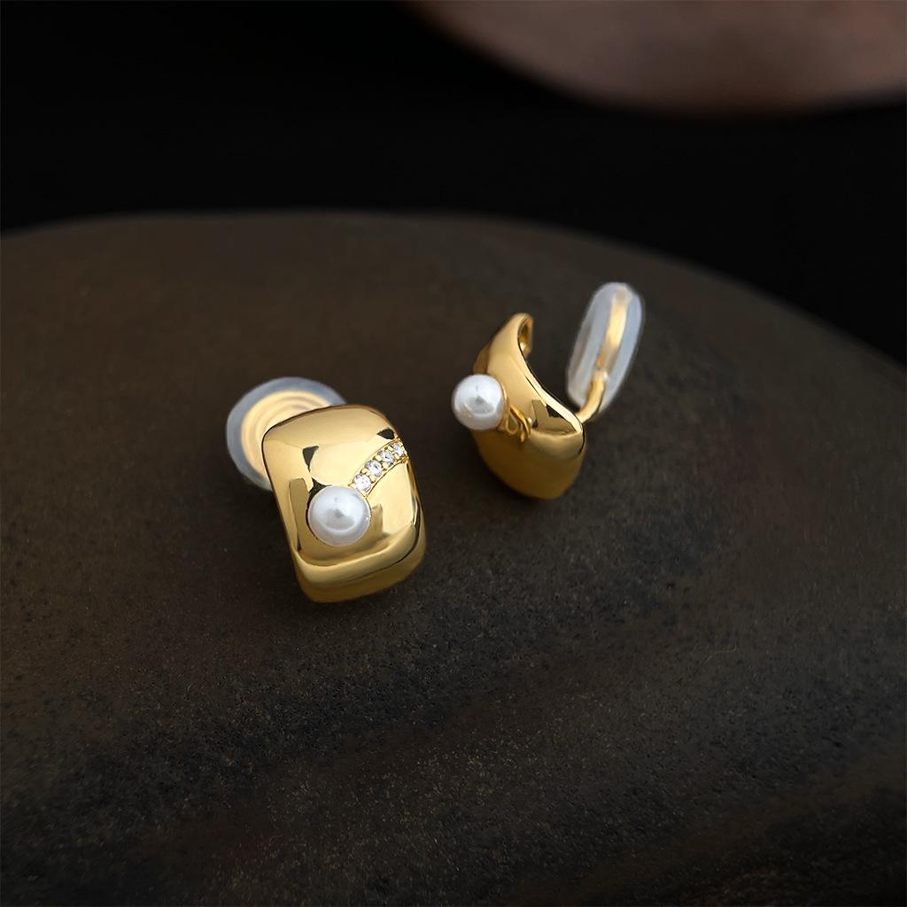 

18k Gold Geometric Zircon Pearl Stud Earrings - Elegant French Style, Versatile C-Shaped Design