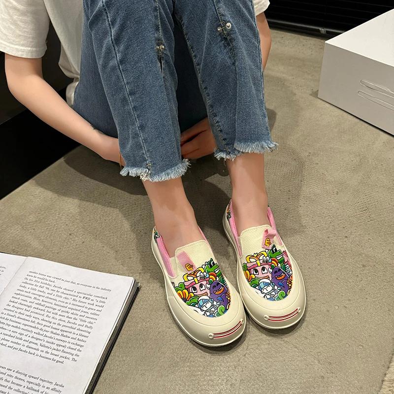 Fashion Graffiti Personality Canvas Shoes Women Spring Round Head Thick Sole Sneakers Outdoor Flats Slip-on Casual Loafers Plus Size 40