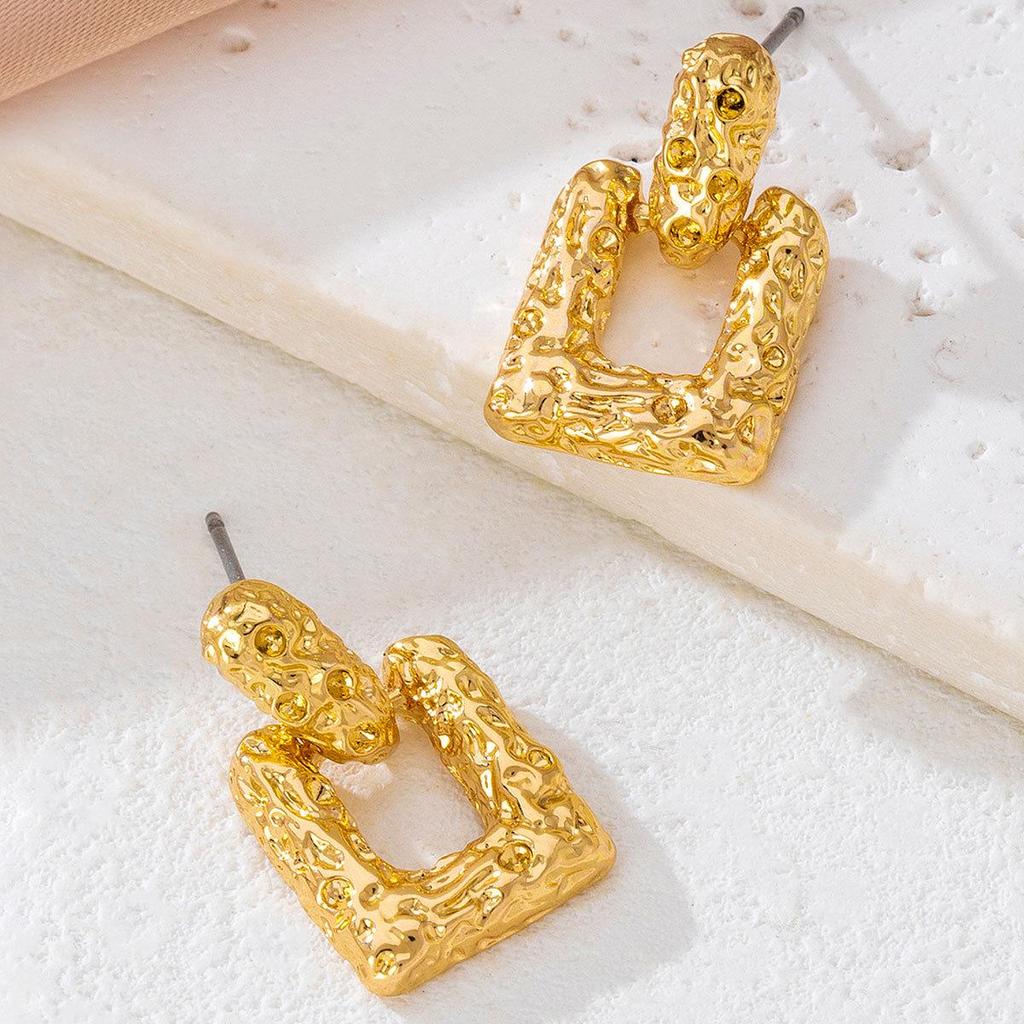 Retro Geometric Earrings: Light Luxury Exaggerated Design for Women