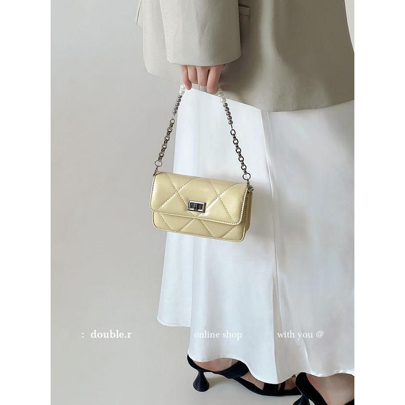 

Xiao Rui Pretty Bag Silver White Hazy Classic Style Pearl Chain Small Bag Female 2025 New Shoulder Bag Messenger Bag Yellow Chick Yellow-small amount of In Stock
