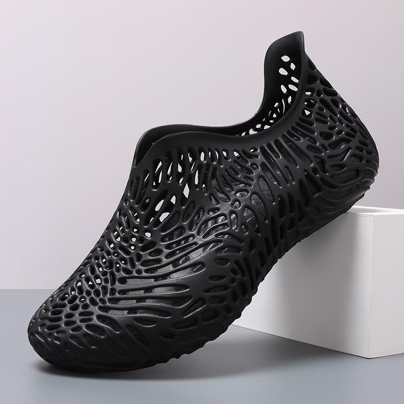 New 3D Hole Hole Shoes Full Wrap Couple Casual Sandals Outdoor Beach Shoes For Men Designer Lightweight Luxury Summer