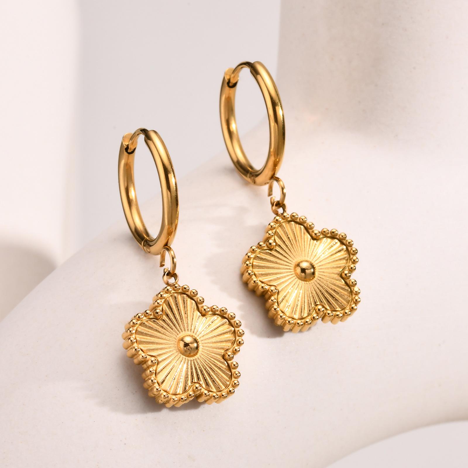 

Stainless Steel Earrings Exquisite Y2K Metal Plum Blossom Plant Earring Luxury Gold-plated for Women High Quality Jewelry