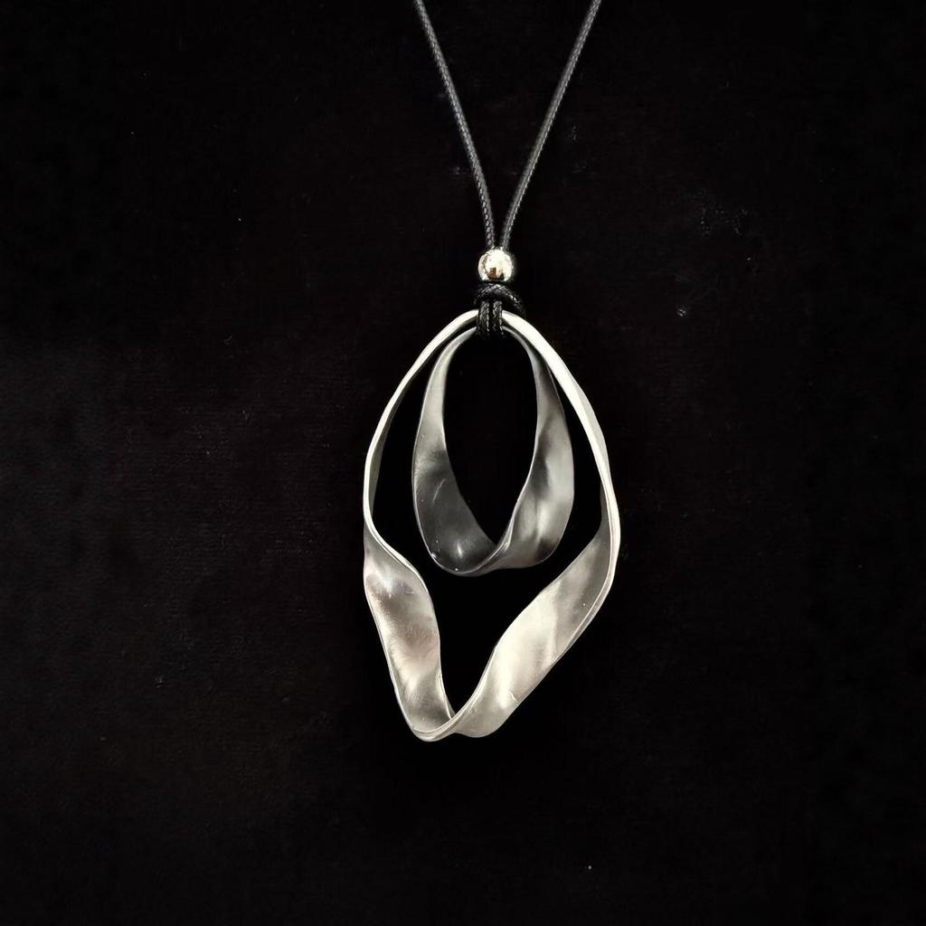 European-American Silver & Gold Double Ring Twist Pendant Necklace: Fashionable Long Sweater Style for Women