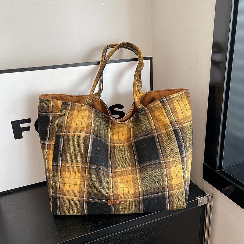 2025 Fashion Casual Retro Simple Women's Bag Autumn New Foreign Style Shoulder Bag Niche Design Tote Bag