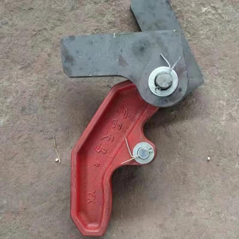 Compatible with Hongchang Tianma dump truck: automatic chain-locking hook, rear door lock hook, and slag dump bucket.