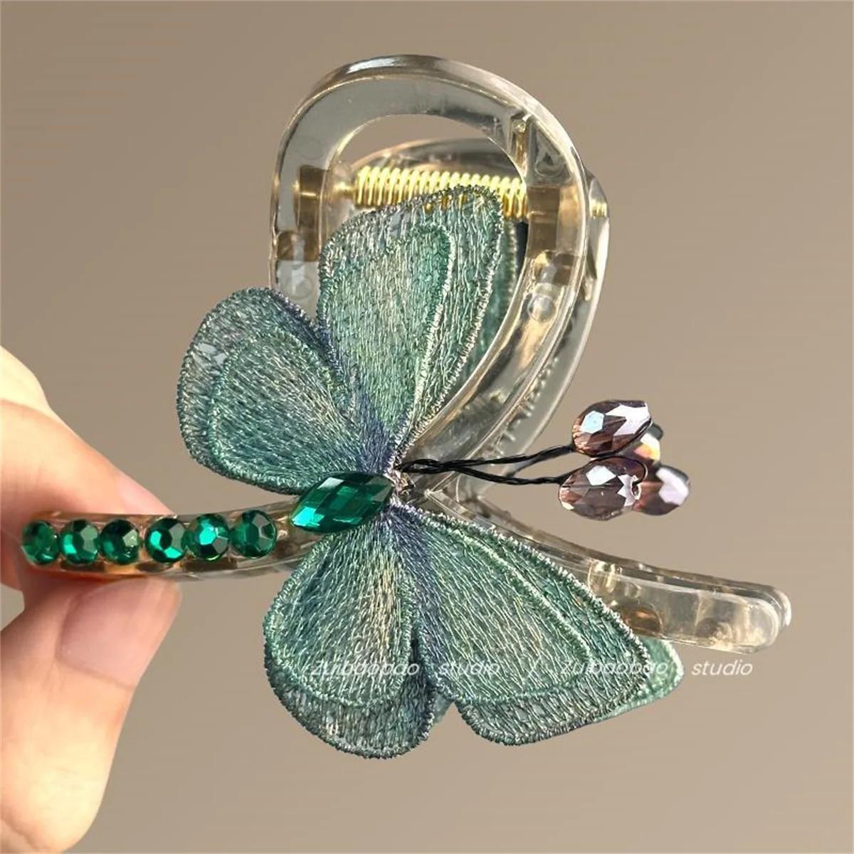 

Fallen Butterfly Temperament Retro Style Embroidered Butterfly Clip for Women Medium Size Half-tied Hair At The Back of The Hair