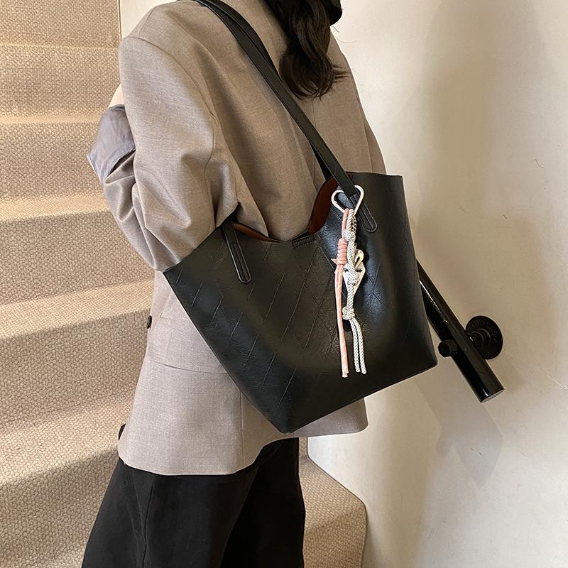 Winter big bag women 2025 new commuter bag large capacity tote bag high sense shoulder bag women