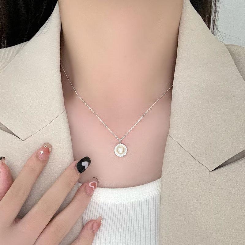 Fried Dough Twists Pearl Necklace Elegant French Pearl Necklace Fashion Niche Design Light Luxury