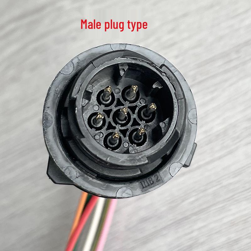 Universal 7-Pin Rear Tail Light Connector for Jiefang J6, Howo, Tianlong, Jin Ao Wei GTL, and Auman ETX Trucks