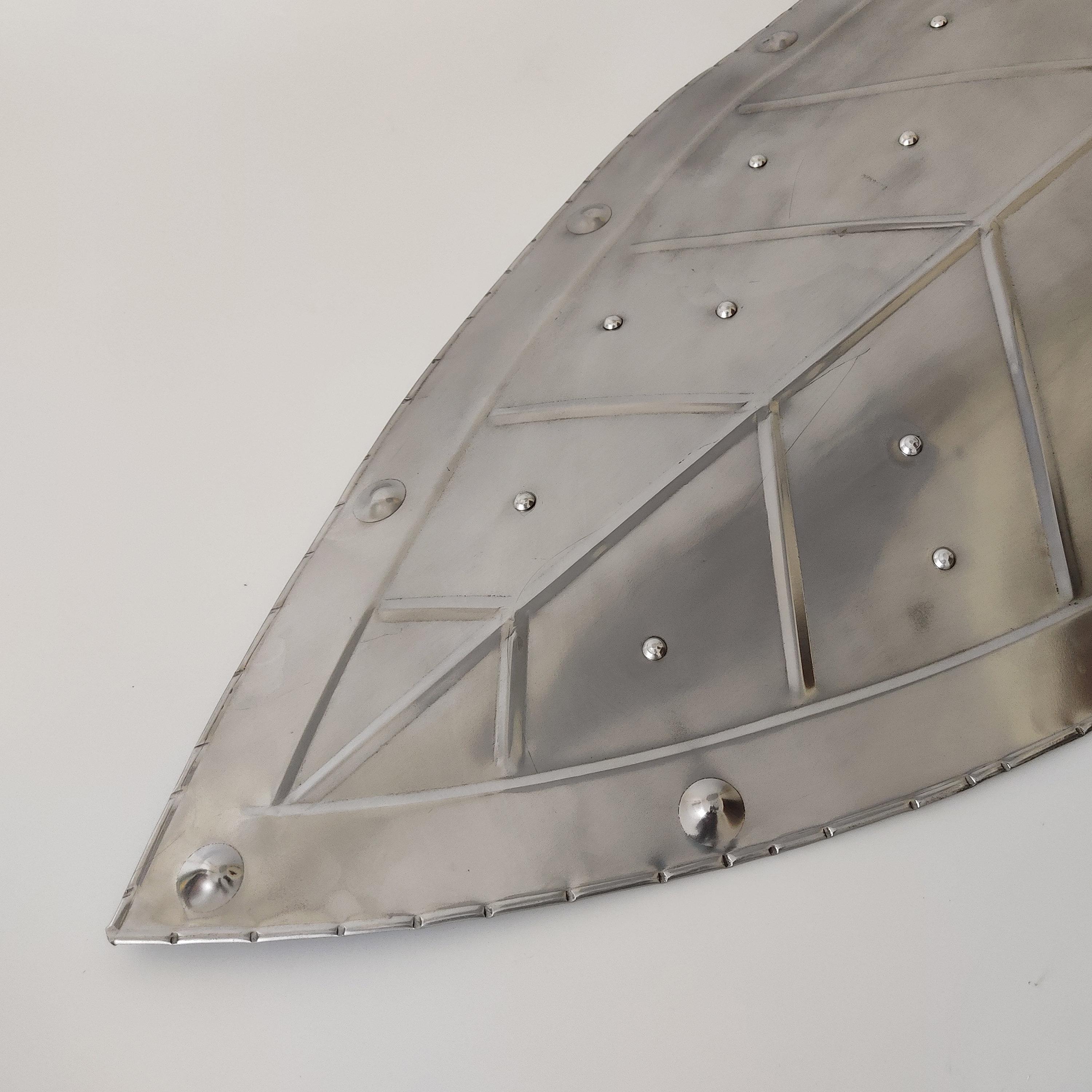 Средневековый дизайн в виде листьев — фото 4