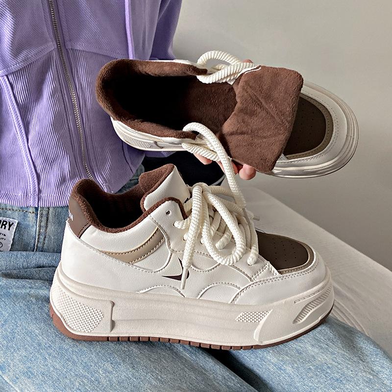2025 Winter Velvet Little White Shoes New Korean Version Ins Female Students Height Increase Sports Board Shoes Warm and Casual C12-2