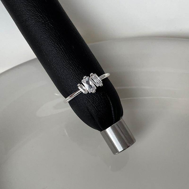 

Design Jewelry Shiny Zircon Ring Elegant Urban Bling Women Daily Ring as the picture