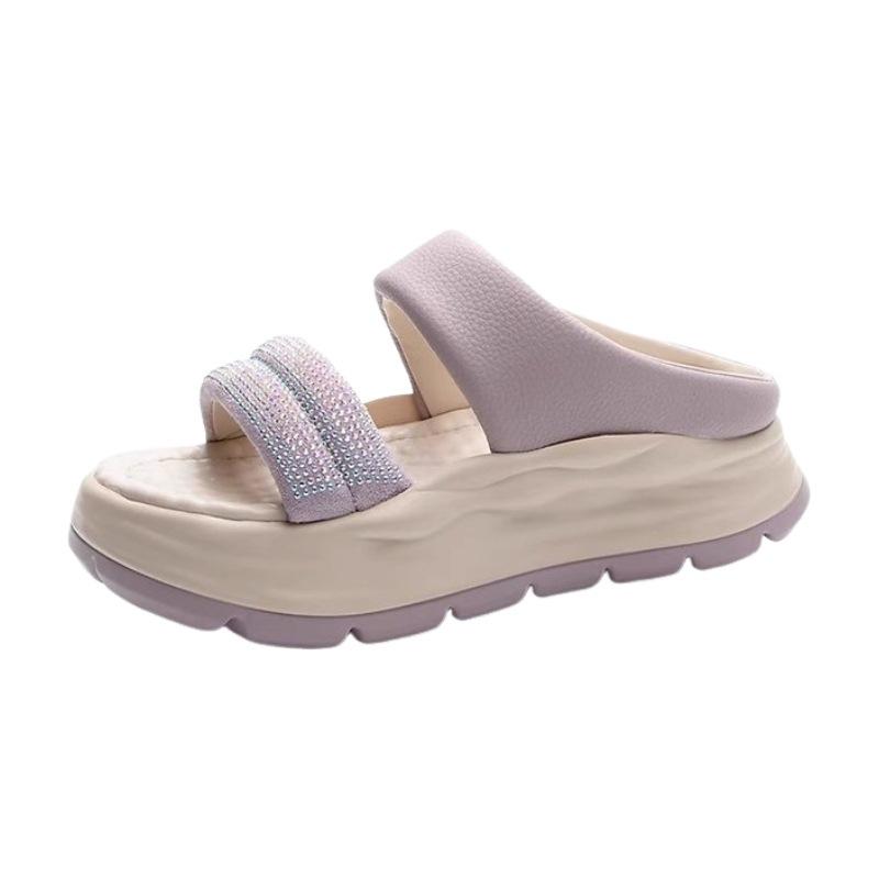 New soft leather slippers for women in summer, comfortable and casual in summer, thick-bottomed rhinestone open-toed sandals.