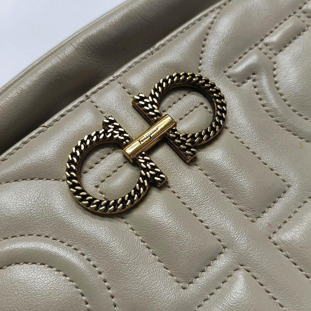[Pre-Owned] Gancini Series Small Calfskin Shoulder Crossbody Bag - Very Good #6C80S1