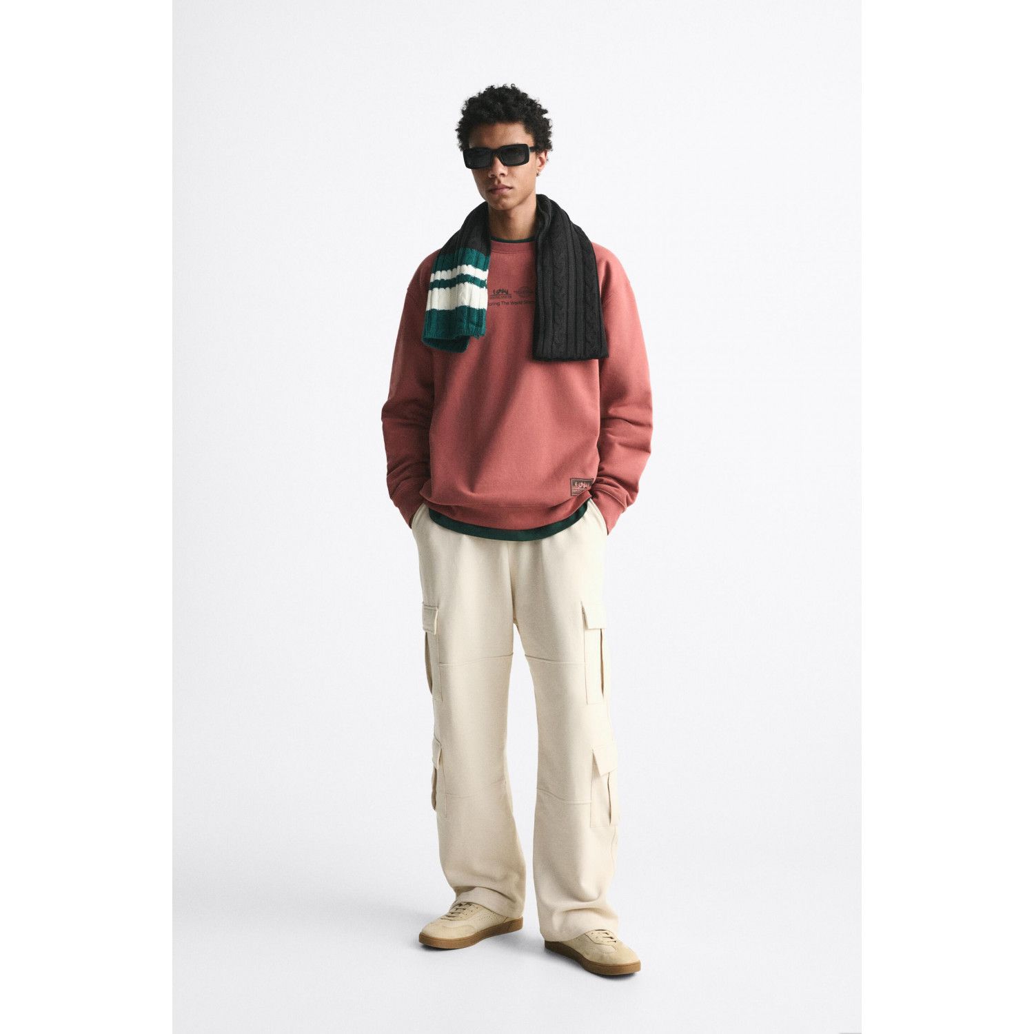 

SWEATSHIRT WITH CONTRAST PATCH