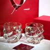 Sada dvou sklenic na whisky Baccarat Crystal s vlnitým řezem - Ideální vánoční dárek pro páry.