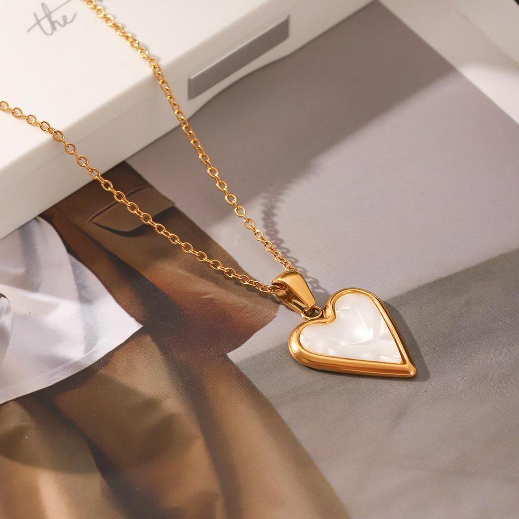 European & American Love Heart Pendant Necklace - Stainless Steel, Simple Luxury Design with Shell Details for Women