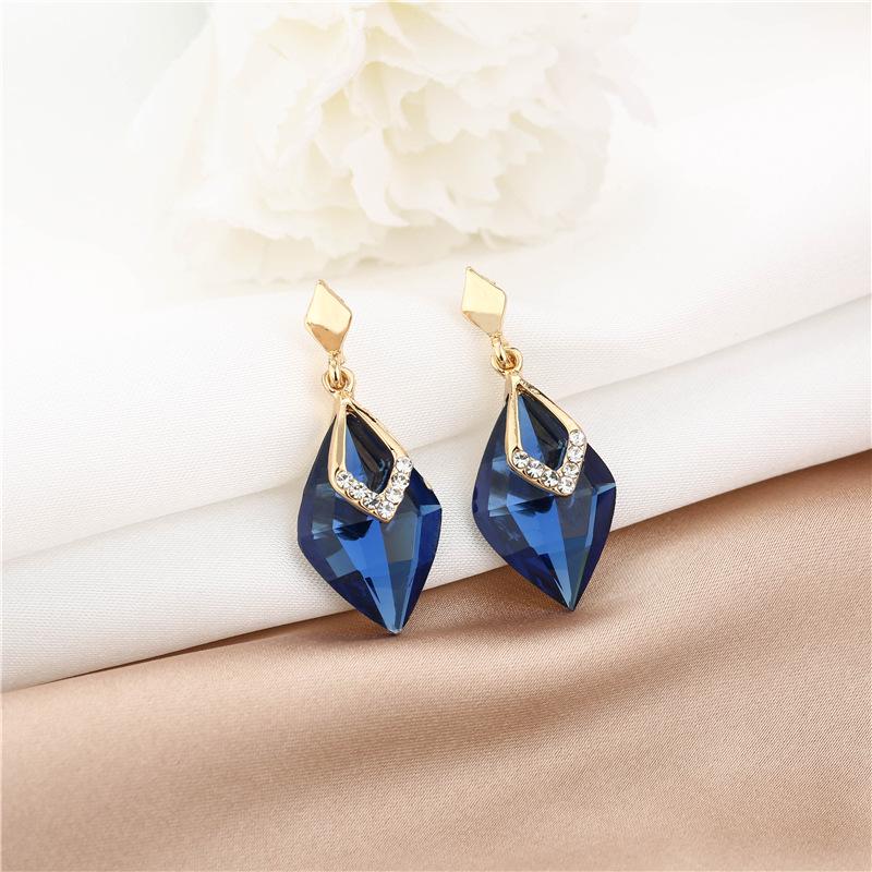 

925 Silver Crystal Rhombus Diamond Earrings – Elegant, Versatile, and Chic Rhinestone Jewelry for a Sweet, Sophisticated Look.