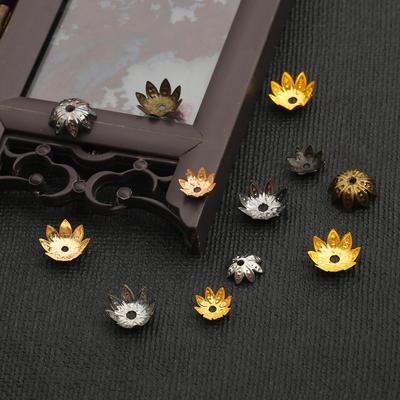 100 sztuk Kwiat Lotosu Metal Luźne Spacer Charms Stożek Koniec Koraliki Cap Filigran Dla DIY Biżuteria Znalezienie Making