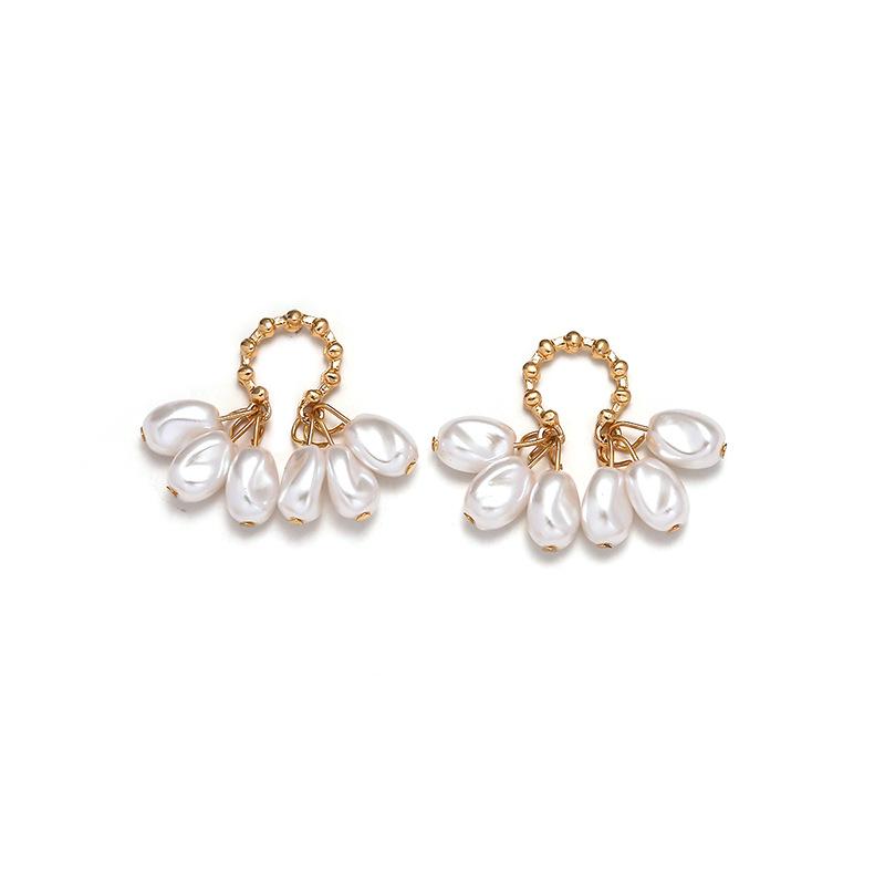 Korean Baroque Pearl Drop Earrings: French Retro Hong Kong Style Studs for Women