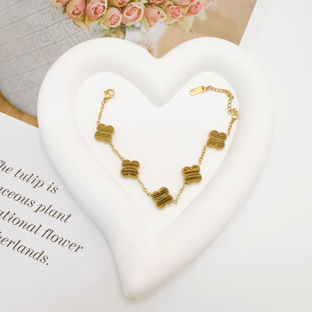 High-Quality Titanium Steel Four-Leaf Clover Bracelet Does Not Lose Color Female Light Luxury Senior Sense Bracelet Jewelry