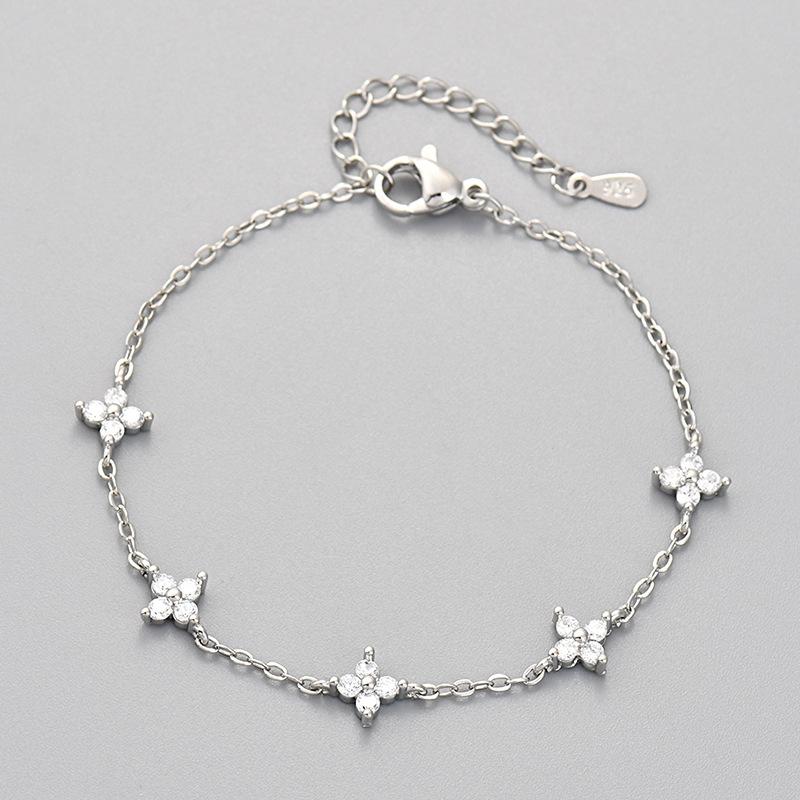 Luxury Four Leaf Flower Zircon Bracelet for Women 2026 New Fashion Rhinestone Bracelets Girls Party Jewelry Gifts
