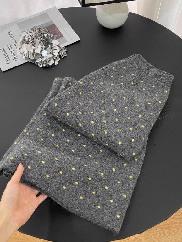 Retro Polka Dot Knit Midi Skirt - Women's Slimming, Comfortable A-line for Autumn/Winter 2025